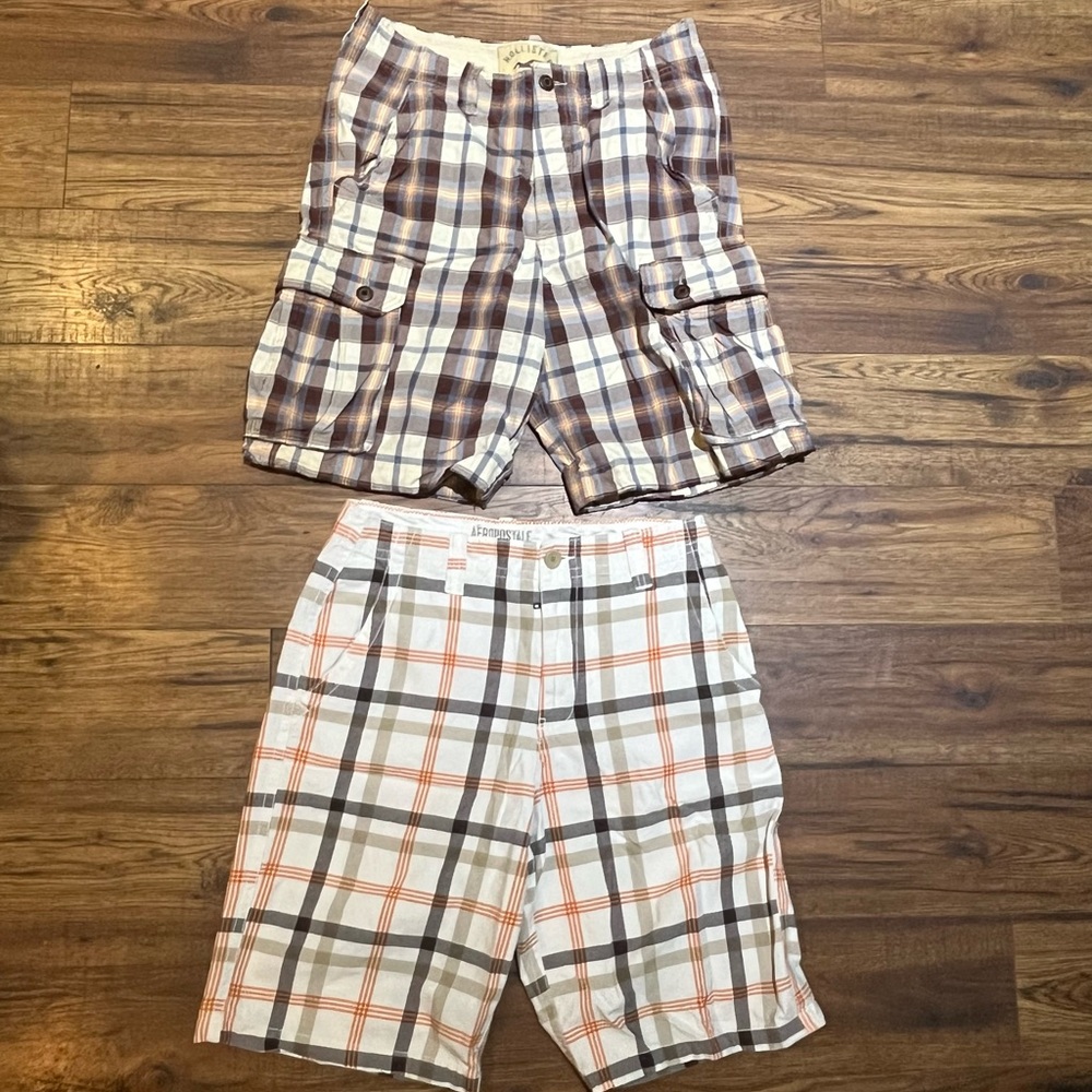 Bundle of 2 Men’s Hollister Cargo Shorts Size 31